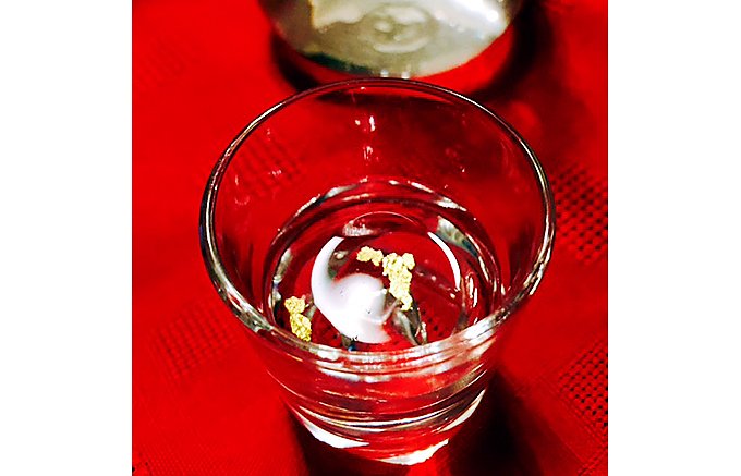 金沢・箔座の食用金箔で、いつものテーブルをスペシャルに! 金沢・箔座の食用金箔で、いつものテーブルをスペシャルに!