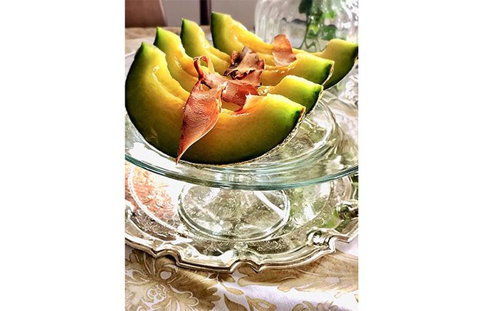 限定数販売＆メディアで話題！生ハムのような「食べる削り節」は当然メロンにも合う