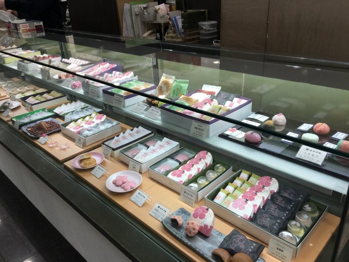 京都の老舗『笹屋伊織』の春限定商品!お皿に春を彩る「桜サブレ」 京都の老舗『笹屋伊織』の春限定商品!お皿に春を彩る「桜サブレ」