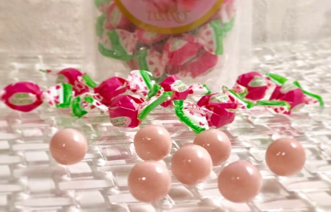 まんまる小さなひと粒にフルーツの美味しさがギュッと詰まったフルーツチョコレート まんまる小さなひと粒にフルーツの美味しさがギュッと詰まったフルーツチョコレート