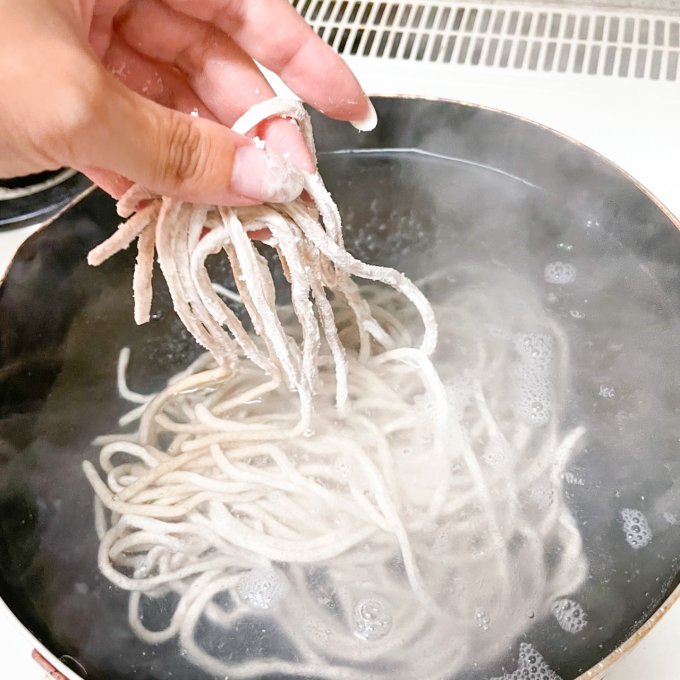 【蕎麦のようで蕎麦でない】価値観が変わる！？ズルっとやりたい、激ウマうどん！