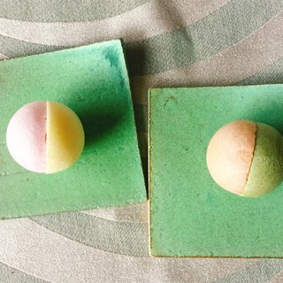 フェリス女学院大学の学生が商品開発に関わった和菓子「浜恋路（はまこひたび）」