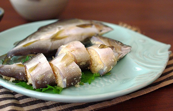 シャリが卯の花!?広島県三次の夏の風物詩「鮎寿し」は「ぶち、うまーでー」 シャリが卯の花!?広島県三次の夏の風物詩「鮎寿し」は「ぶち、うまーでー」