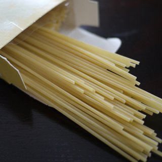 イタリア中部の小麦を使い、銅型で抜き低温で長時間乾燥させたPECKのパスタ イタリア中部の小麦を使い、銅型で抜き低温で長時間乾燥させたPECKのパスタ
