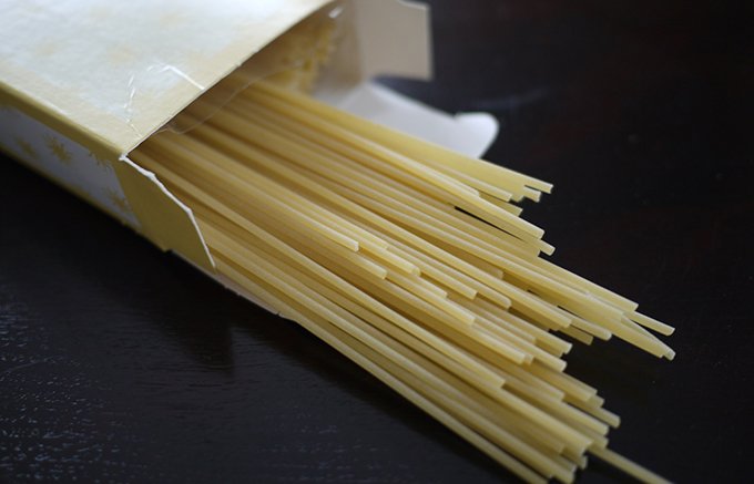 イタリア中部の小麦を使い、銅型で抜き低温で長時間乾燥させたPECKのパスタ イタリア中部の小麦を使い、銅型で抜き低温で長時間乾燥させたPECKのパスタ