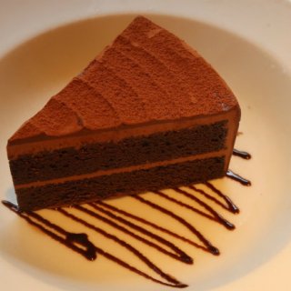 隠れた絶品スイーツ!Hootersで愛を深める「チョコレートケーキ」 隠れた絶品スイーツ!Hootersで愛を深める「チョコレートケーキ」