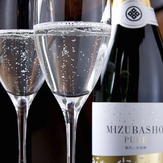 世界初!まるでシャンパン!無色透明、唯一無二の日本酒スパークリング 世界初!まるでシャンパン!無色透明、唯一無二の日本酒スパークリング