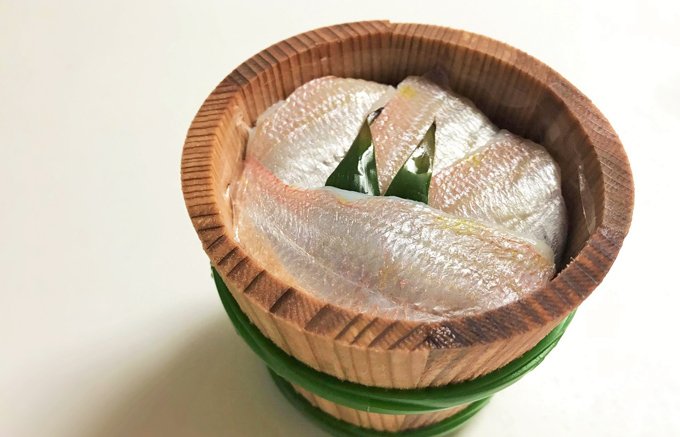 熟練の手仕事で絶品の美味しさ!若狭・小浜『田中平助商店』の「小鯛ささ漬」 熟練の手仕事で絶品の美味しさ!若狭・小浜『田中平助商店』の「小鯛ささ漬」