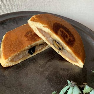 一度見たら忘れない！見た目も味もインパクト大「オカザえもんどら焼き」